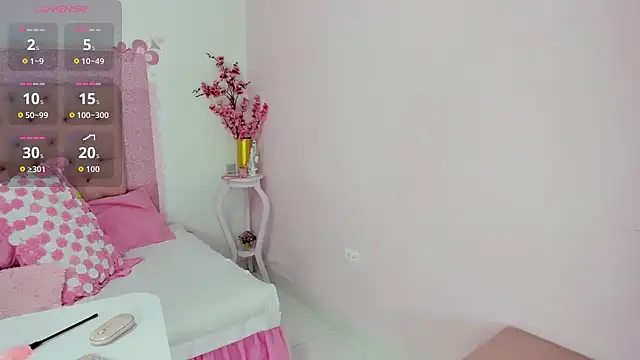 Snapshot of roxyswt chatting on 02-02-26, 03:05 roxyswt online show from 02-02-26, 03:05