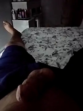 Snapshot of redah9898 chatting on 10-18-25, 11:05 redah9898 online show from 10-18-25, 11:05