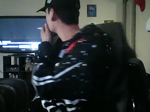 Snapshot of latinosatiro94 chatting on 12-18-25, 06:41 latinosatiro94 online show from 12-18-25, 06:41