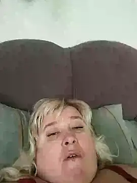 GlamMilena online show from 12-17-25, 12:11