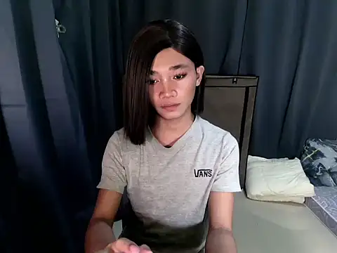 Petite HugeCock online show from 10-26-25, 12:22