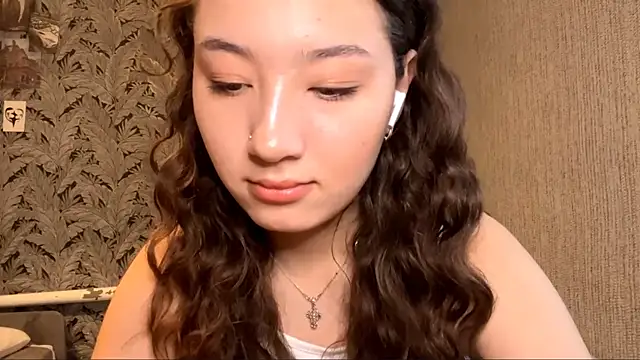 Snapshot of Sakuravice chatting on 09-12-25, 07:19 Sakuravice online show from 09-12-25, 07:19