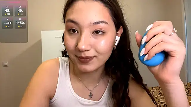 Snapshot of Sakuravice chatting on 10-05-25, 11:08 Sakuravice online show from 10-05-25, 11:08