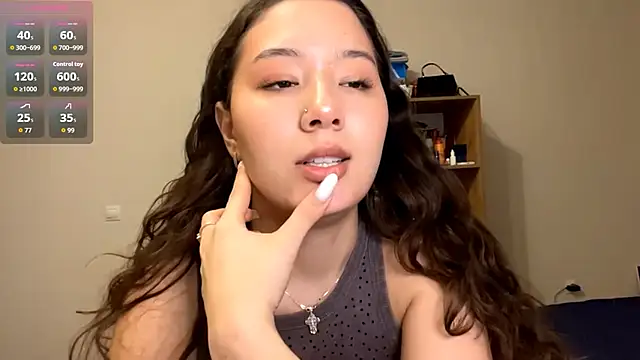 Snapshot of Sakuravice chatting on 10-06-25, 02:14 Sakuravice online show from 10-06-25, 02:14