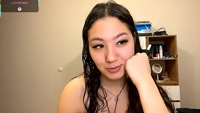 Snapshot of Sakuravice chatting on 10-20-25, 12:05 Sakuravice online show from 10-20-25, 12:05