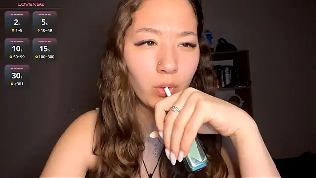 Snapshot of Sakuravice chatting on 10-21-25, 12:06 Sakuravice online show from 10-21-25, 12:06