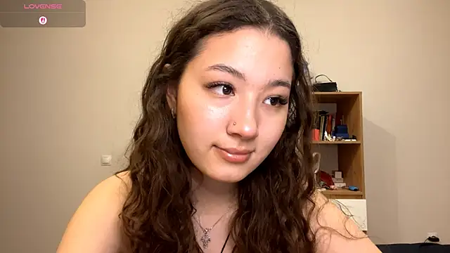 Snapshot of Sakuravice chatting on 10-31-25, 12:17 Sakuravice online show from 10-31-25, 12:17