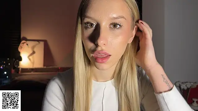 ElysiaXo online show from 12-13-25, 11:54