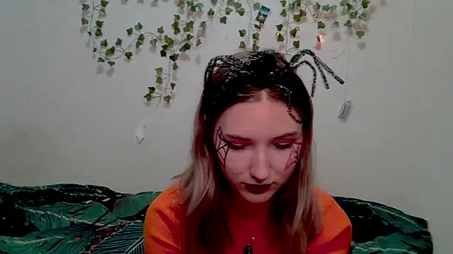  kikiclark   online show from 10-31-25, 07:26