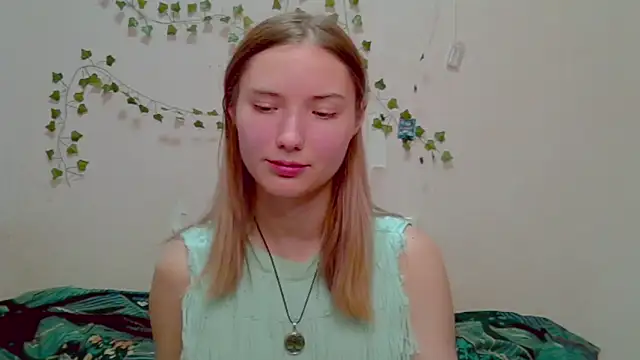  kikiclark   online show from 11-28-25, 08:55