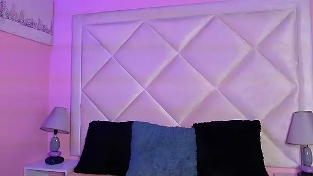 Miaa Smithh   online show from 11-21-25, 12:59