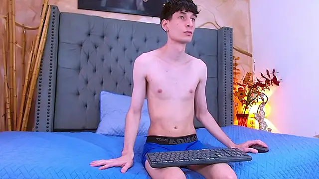 Snapshot of Luke_Carter chatting on 01-12-26, 01:27 Luke Carter online show from 01-12-26, 01:27