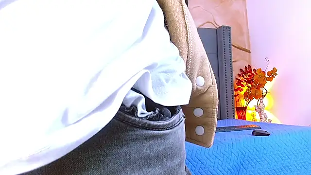 Snapshot of Luke_Carter chatting on 02-17-26, 01:29 Luke Carter online show from 02-17-26, 01:29