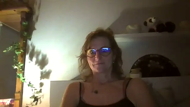 Snapshot of Valinella chatting on 09-18-25, 08:00 Valinella online show from 09-18-25, 08:00