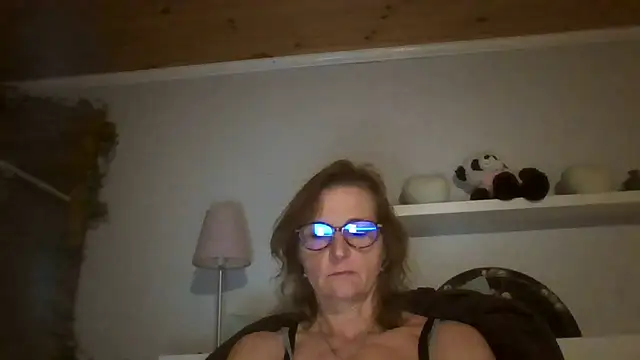 Snapshot of Valinella chatting on 10-02-25, 05:53 Valinella online show from 10-02-25, 05:53