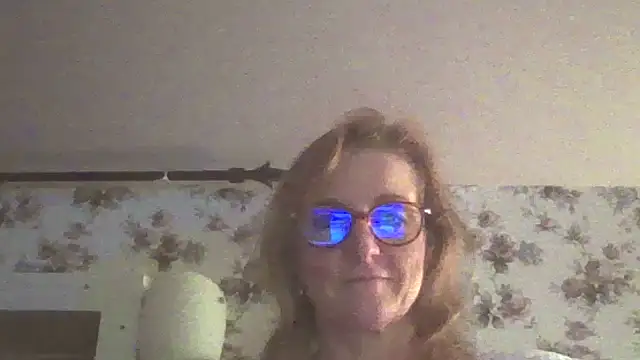 Snapshot of Valinella chatting on 12-16-25, 04:12 Valinella online show from 12-16-25, 04:12