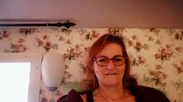 Snapshot of Valinella chatting on 02-14-26, 08:11 Valinella online show from 02-14-26, 08:11