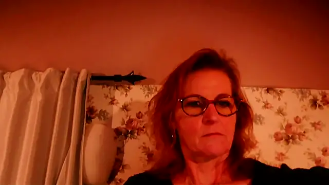 Snapshot of Valinella chatting on 02-16-26, 07:10 Valinella online show from 02-16-26, 07:10