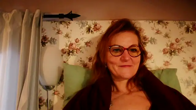 Snapshot of Valinella chatting on 02-17-26, 07:16 Valinella online show from 02-17-26, 07:16