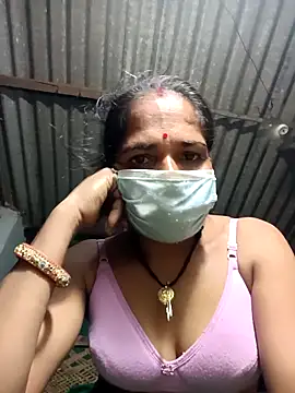 Snapshot of Hot-honi chatting on 09-15-25, 10:32 Hot-honi online show from 09-15-25, 10:32