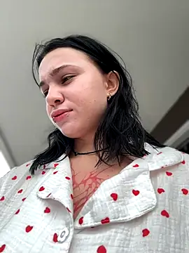 Snapshot of VendiMur chatting on 11-17-25, 02:06 VendiMur online show from 11-17-25, 02:06