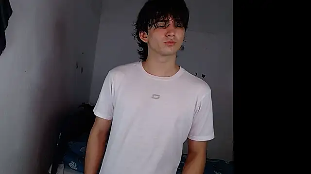 Snapshot of big_lunatic chatting on 10-15-25, 01:28 big lunatic online show from 10-15-25, 01:28