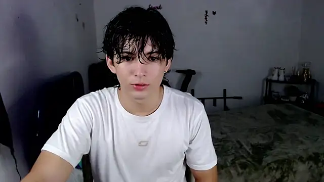 Snapshot of big_lunatic chatting on 10-23-25, 04:01 big lunatic online show from 10-23-25, 04:01