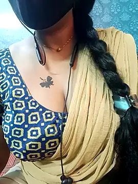 Snapshot of tamil_Vennila chatting on 10-14-25, 06:47 tamil Vennila online show from 10-14-25, 06:47