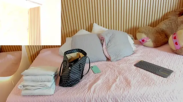 Liss-Reyes online show from 04-12-26, 01:27