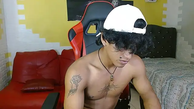 bull cam online show from 11-16-25, 06:57