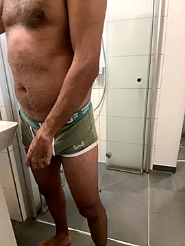 Moan King online show from 10-14-25, 05:47