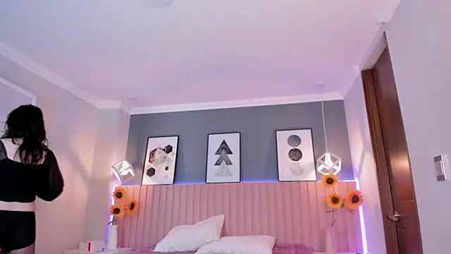 Nina Ford online show from 11-07-25, 03:06