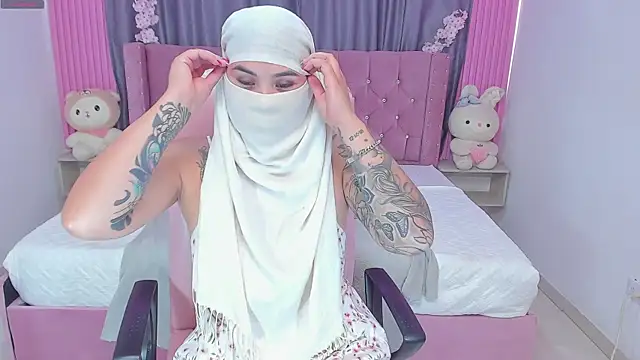 Nayla-Mouna online show from 09-25-25, 08:01