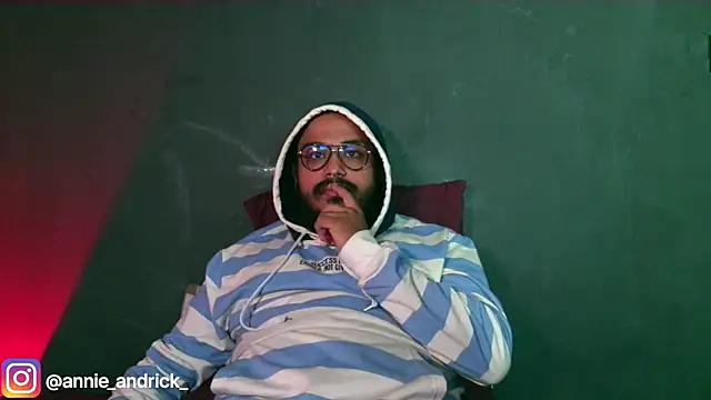  leda swan  online show from 11-08-25, 01:00