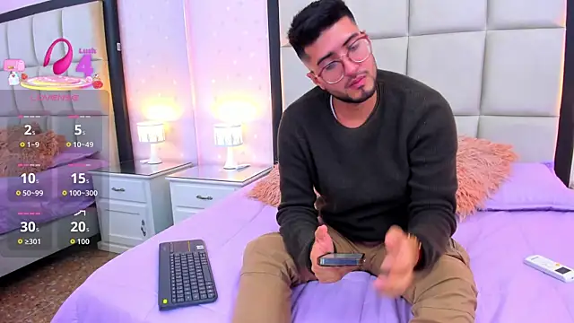 Snapshot of bryXonStorm chatting on 09-18-25, 10:45 bryXonStorm online show from 09-18-25, 10:45