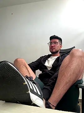 Snapshot of bryXonStorm chatting on 10-05-25, 02:37 bryXonStorm online show from 10-05-25, 02:37