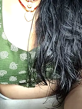 Snapshot of Hot_TARE54 chatting on 12-15-25, 10:41 Hot TARE54 online show from 12-15-25, 10:41