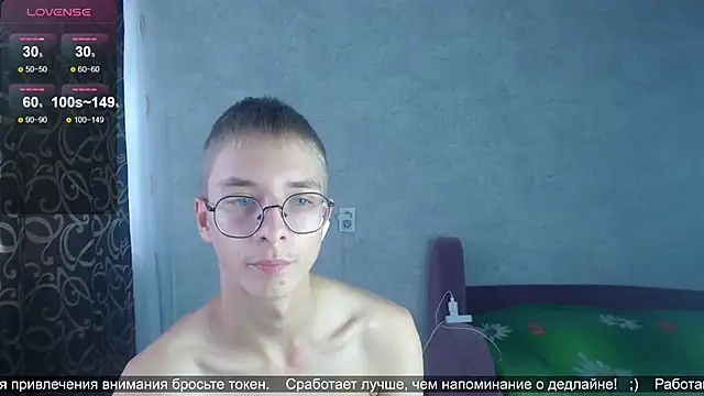 Snapshot of glasses_cat chatting on 09-29-25, 08:52 glasses cat online show from 09-29-25, 08:52