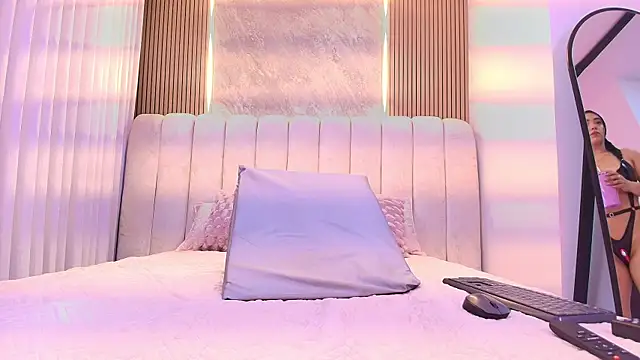 Snapshot of mia_scot chatting on 11-20-25, 12:05 mia scot online show from 11-20-25, 12:05