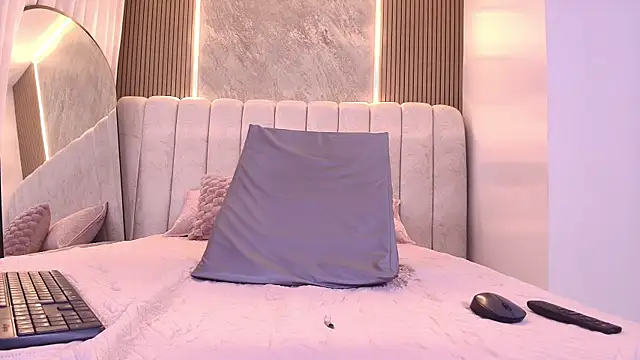 Snapshot of mia_scot chatting on 11-27-25, 12:07 mia scot online show from 11-27-25, 12:07