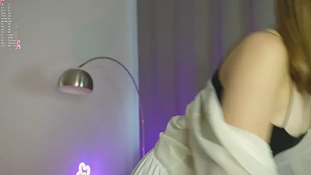 Snapshot of Lina_Glow chatting on 09-19-25, 06:26 Lina Glow online show from 09-19-25, 06:26