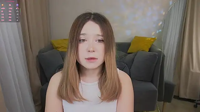 Snapshot of Lina_Glow chatting on 11-19-25, 07:19 Lina Glow online show from 11-19-25, 07:19