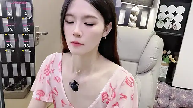 Yueyue-MM online show from 12-04-25, 02:48