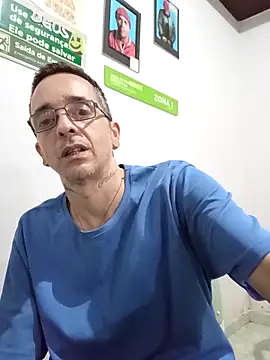 Snapshot of dinho_carioca chatting on 09-09-25, 02:00 dinho carioca online show from 09-09-25, 02:00
