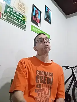 Snapshot of dinho_carioca chatting on 09-15-25, 02:44 dinho carioca online show from 09-15-25, 02:44