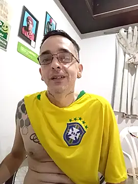 Snapshot of dinho_carioca chatting on 09-25-25, 03:49 dinho carioca online show from 09-25-25, 03:49