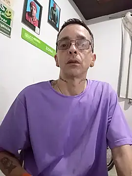 Snapshot of dinho_carioca chatting on 09-30-25, 03:22 dinho carioca online show from 09-30-25, 03:22