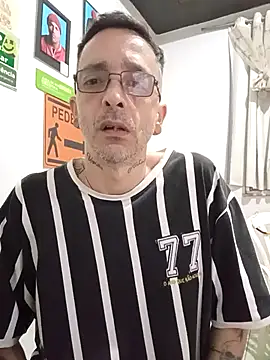 Snapshot of dinho_carioca chatting on 10-09-25, 02:37 dinho carioca online show from 10-09-25, 02:37