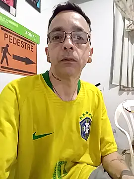 Snapshot of dinho_carioca chatting on 10-11-25, 02:15 dinho carioca online show from 10-11-25, 02:15