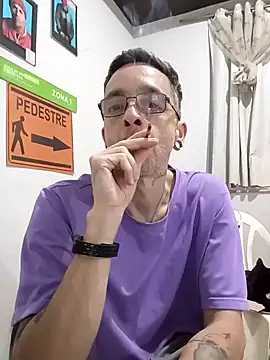 Snapshot of dinho_carioca chatting on 10-19-25, 02:18 dinho carioca online show from 10-19-25, 02:18